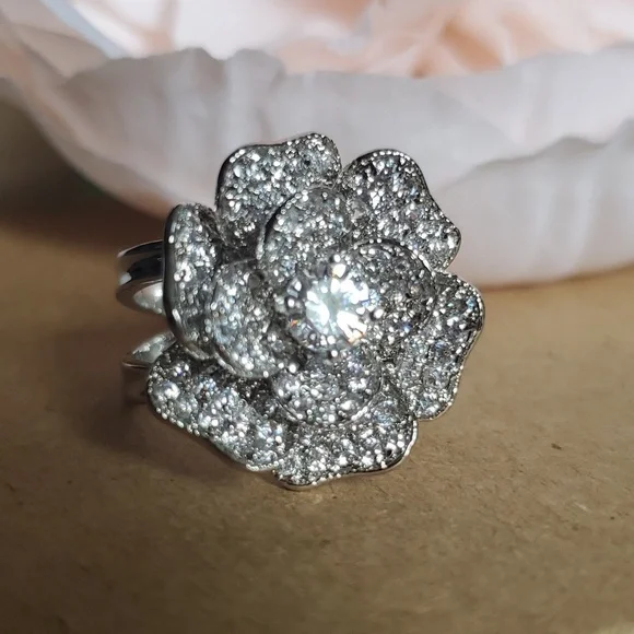 Flower Pave Crystal's Siver Plated Ring - size 7 - Picture 3 of 6